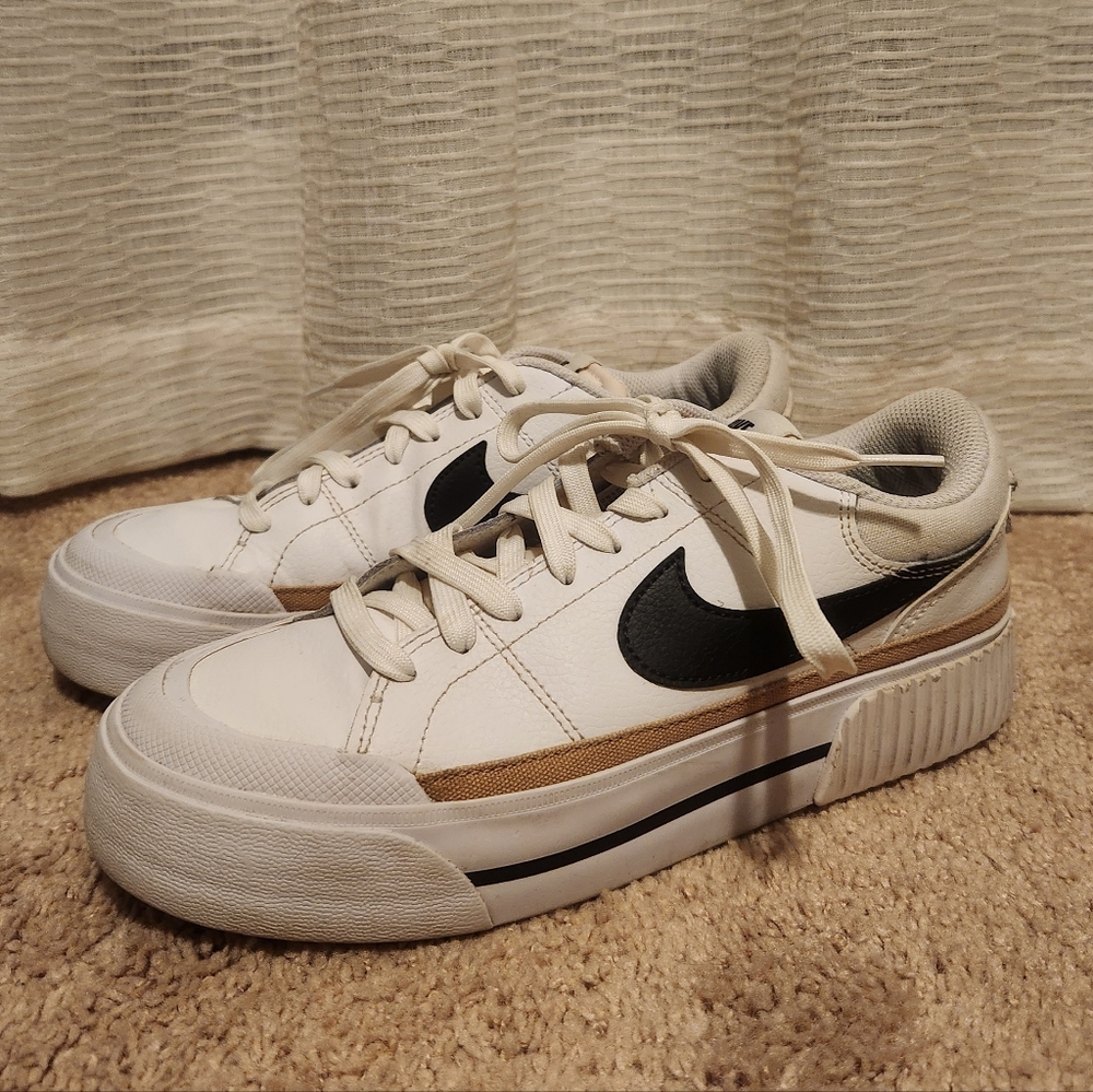 Nike Court Legacy Lift Sneakers